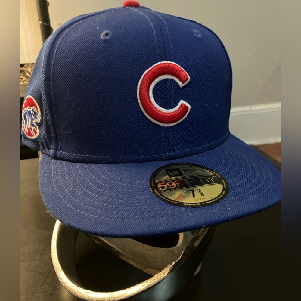 Chicago Cubs New Era Snap w/ Bear Over “C” On Side, Excellent Like-New Condition